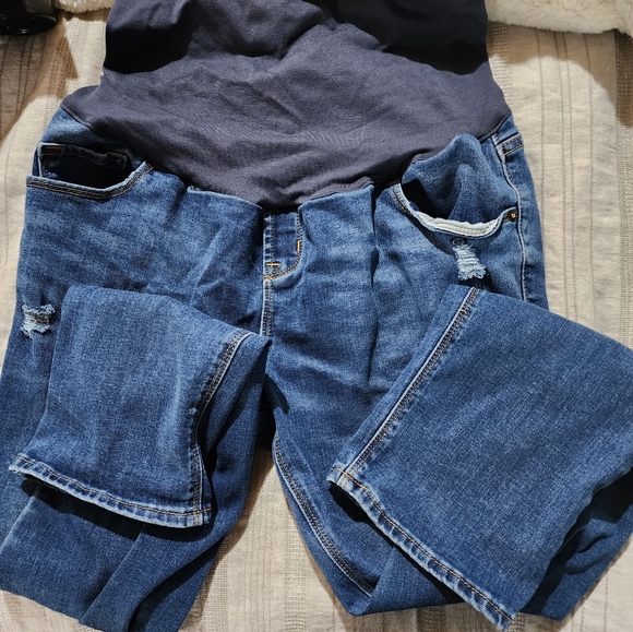 Oldnavy full panel maternity  jeans - Picture 2 of 6